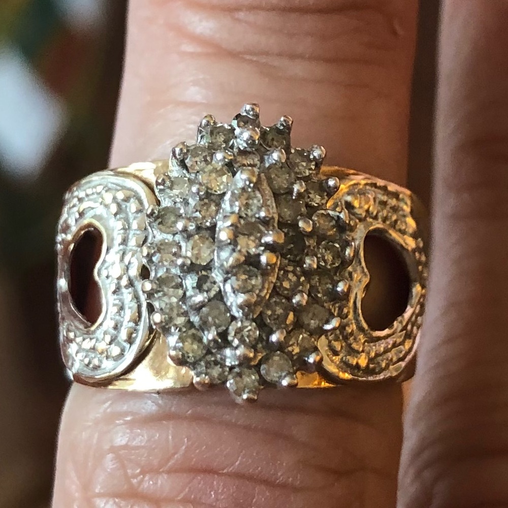 Beautiful diamond cluster gold dinner ring